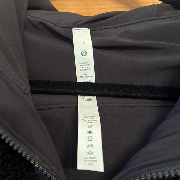 Lululemon Reversible Sherpa Jacket with hood - Picture 5 of 7